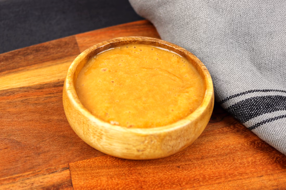 Mousse de caramelo, numa taça de vidro