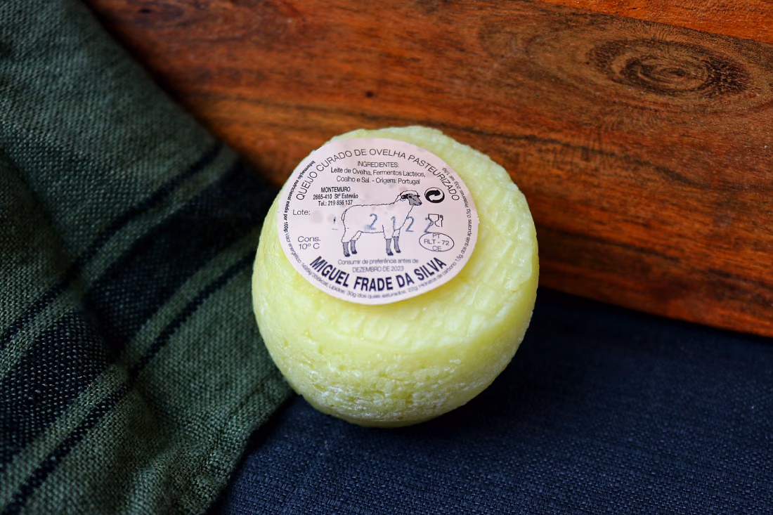 Queijo de ovelha curado, inteiro